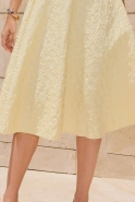 Rebeca – gelbes ausgestelltes Midikleid