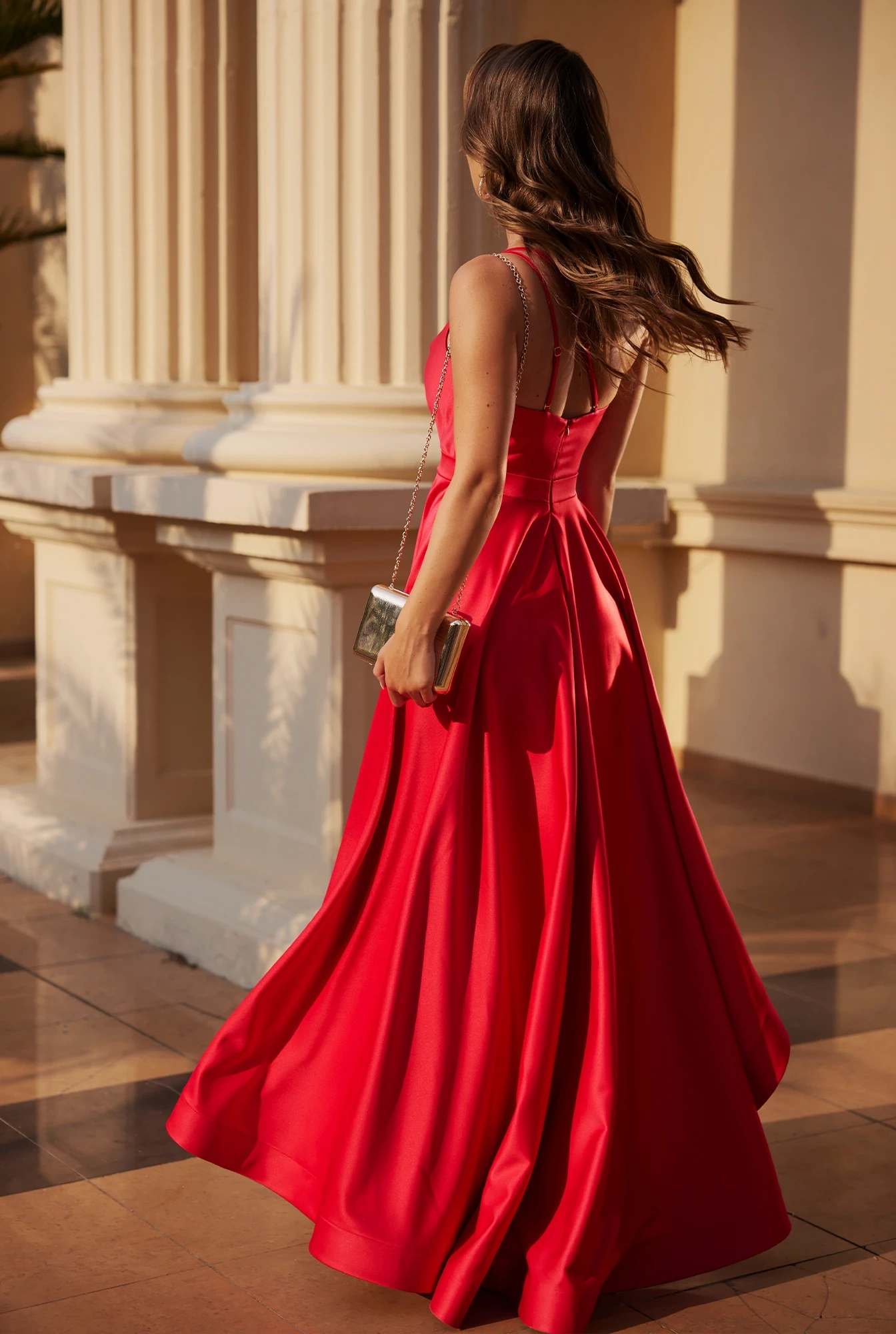 Agatha - Asymmetrisches Maxikleid mit Reifrock