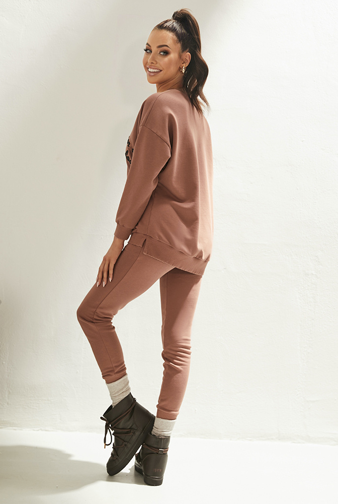 Valeria - comfortable tracksuit in chocolate shade