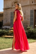 Rolanda - asymmetrisches Maxikleid mit abnehmbaren Ärmeln und Blume