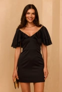 Abril - Schwarzes Kleid mit schwarzen Rüschen verziert 
