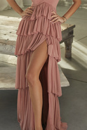 Danielle - eine Kaskade von Rüschen in einem rauchrosa Kleid