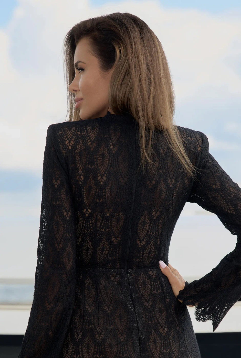Morena – schwarzes Minikleid mit ausgestellten Ärmeln
