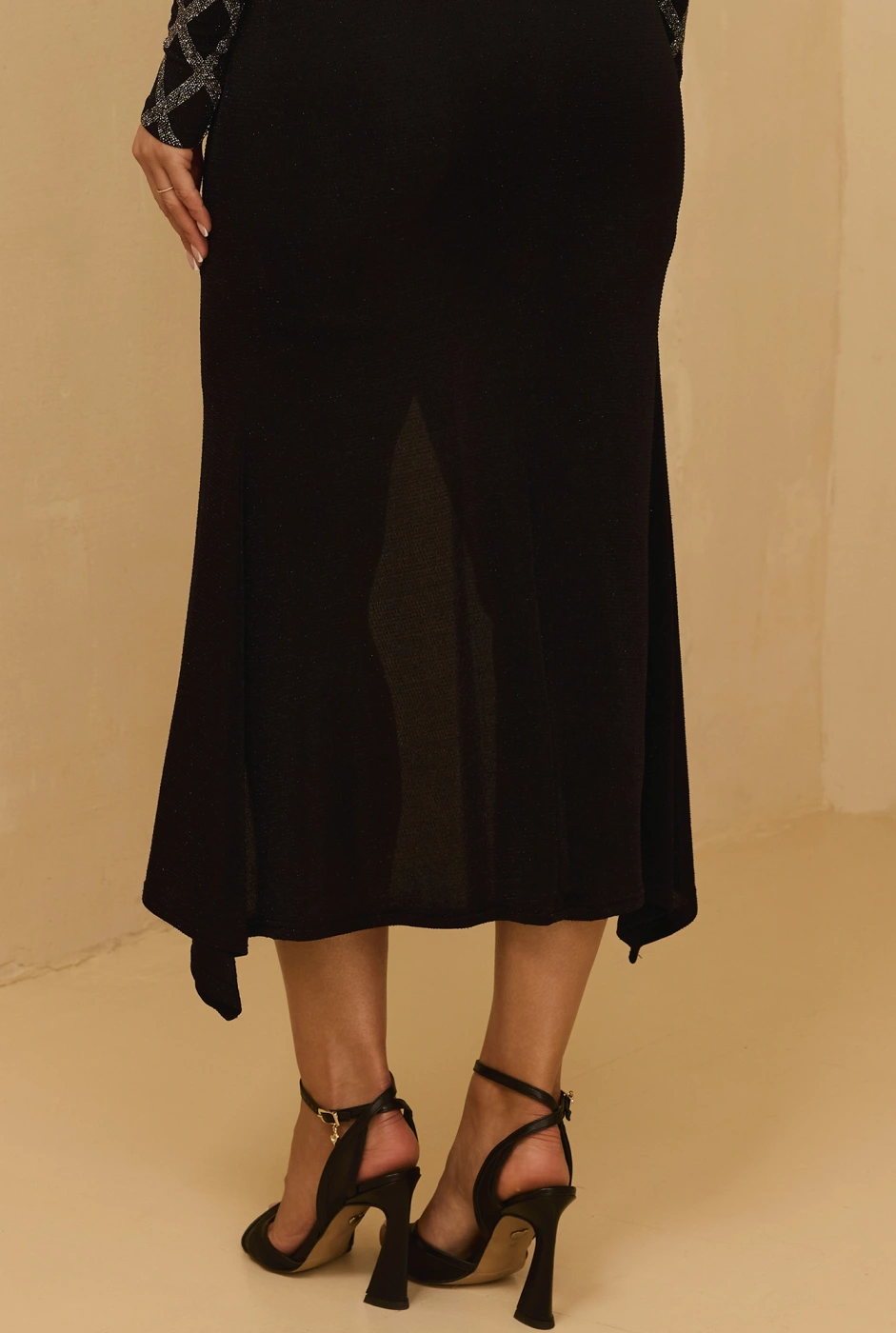 Taruna - Schwarzes Midikleid mit Brokat