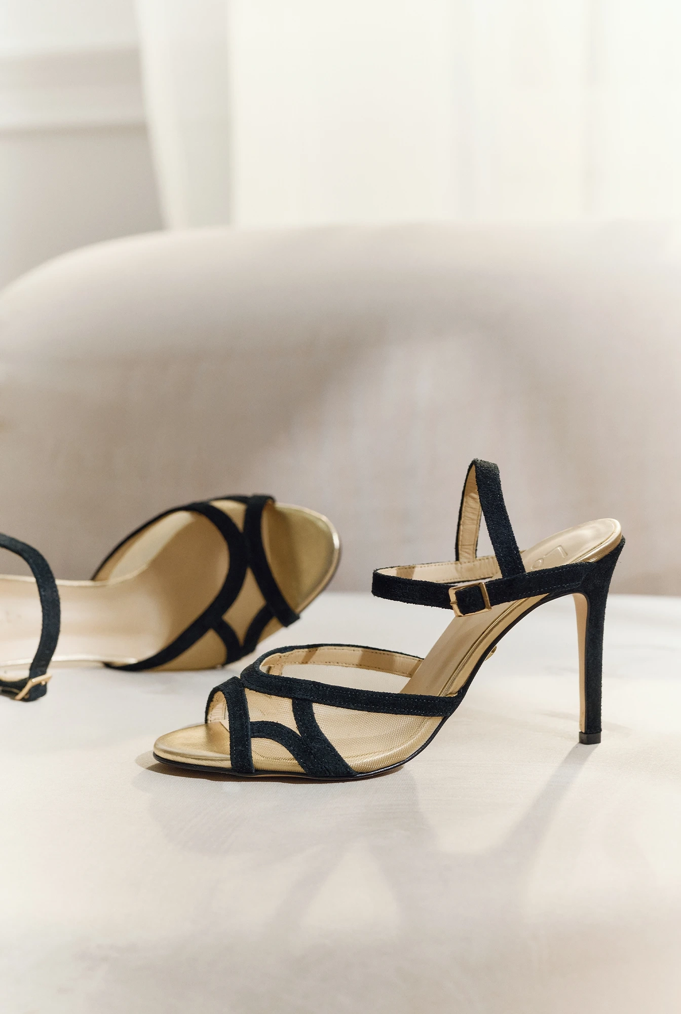 Giulia – black sandals with mesh details