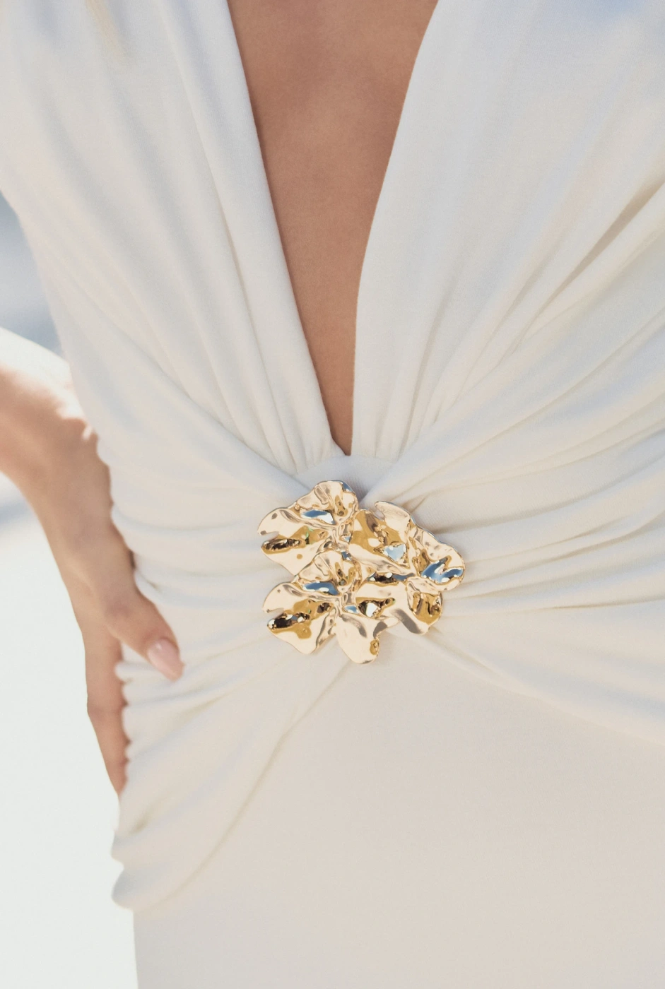 Jolina – drapiertes Maxikleid in Ecru