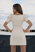 Phillis – ecrufarbenes Minikleid mit goldener Zierschnalle