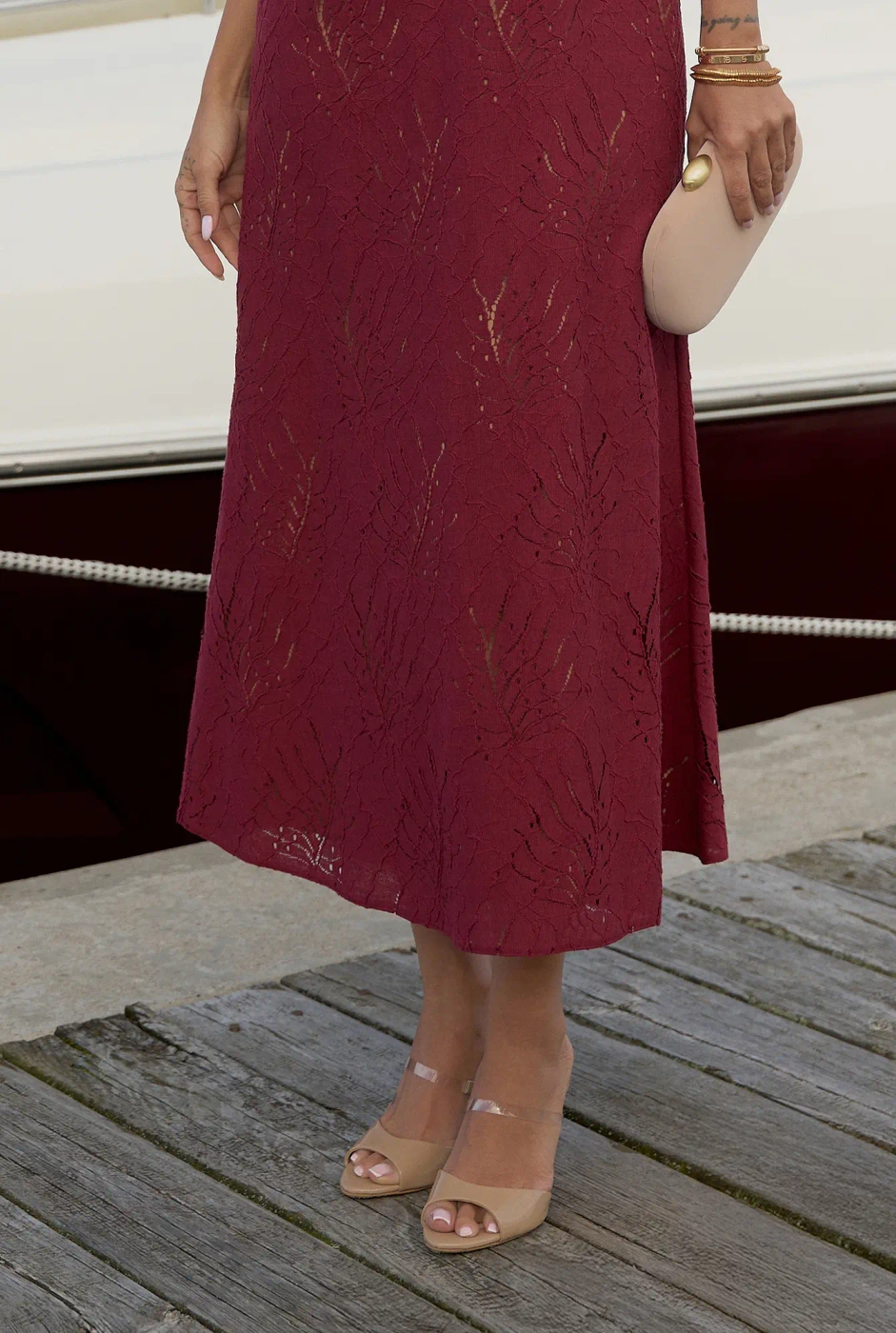 Hover – bordeauxfarbenes Midikleid mit Gürtel