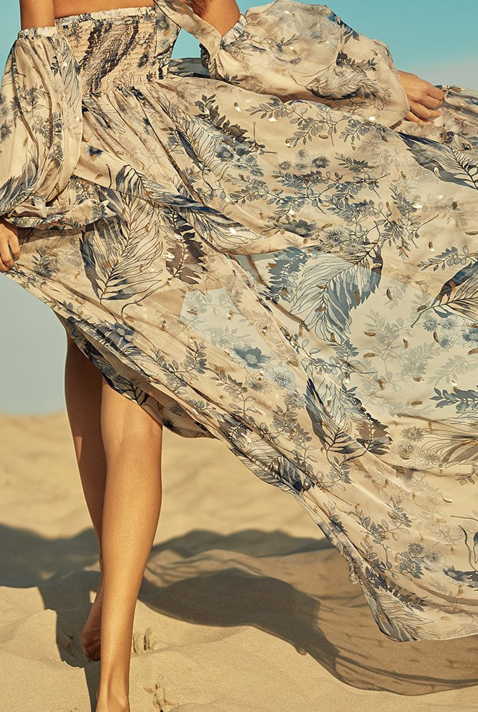 Raylli - a maxi dress of airy, delicate fabric