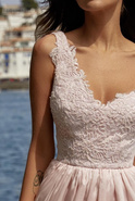Reggia - puderrosa Kleid mit Stickerei