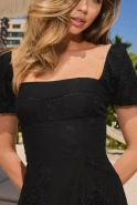 Luditta – schwarzes Minikleid aus bestickter Baumwolle