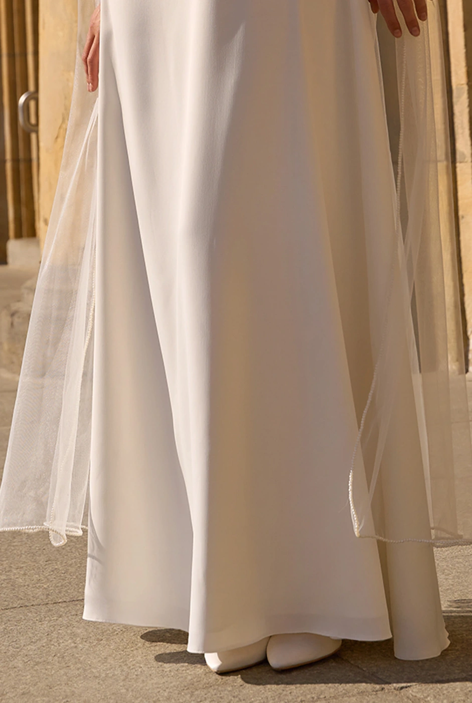 Nemezja - Maxikleid mit abnehmbarem Umschlagtuch