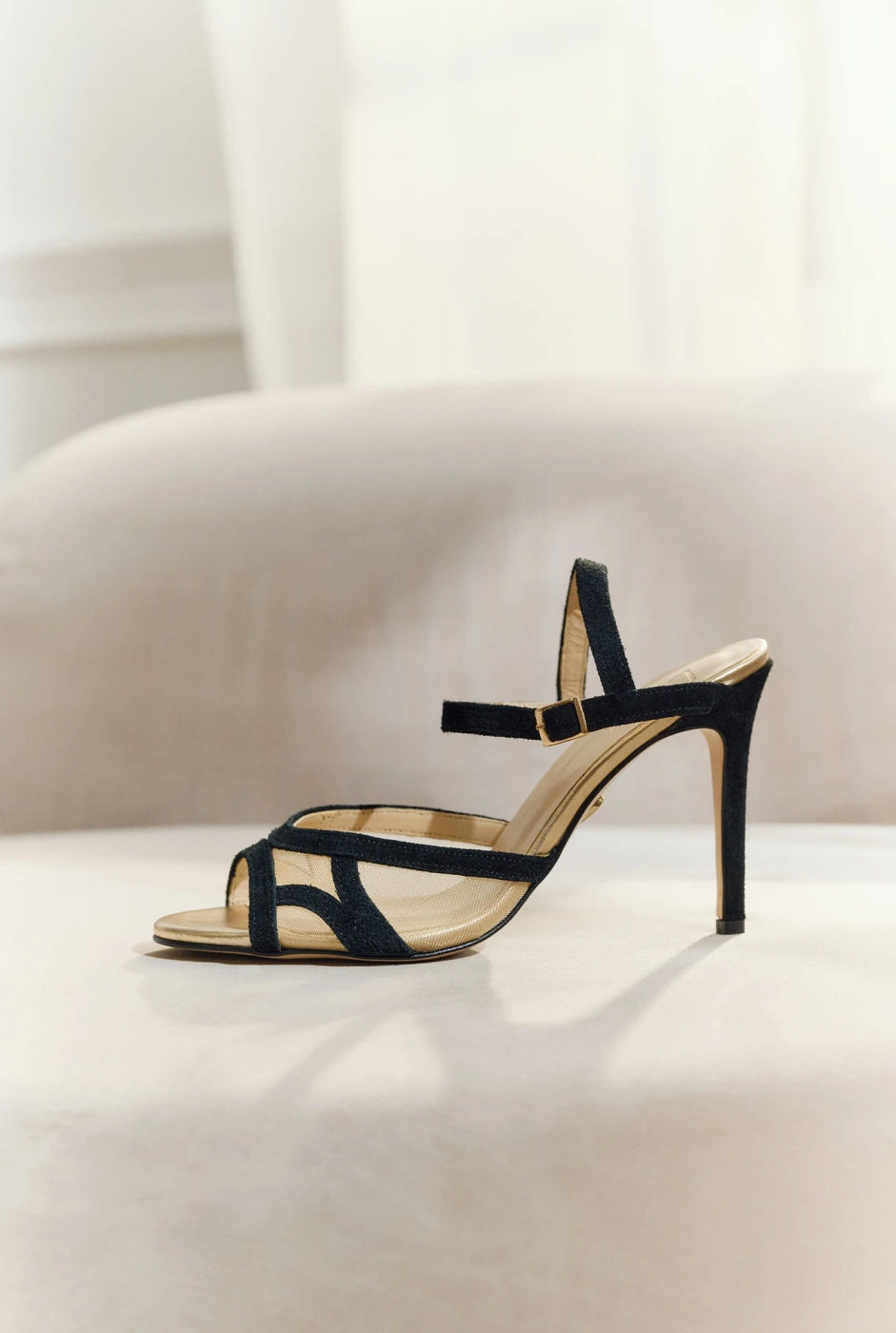 Giulia – schwarze Sandalen mit Mesh-Details