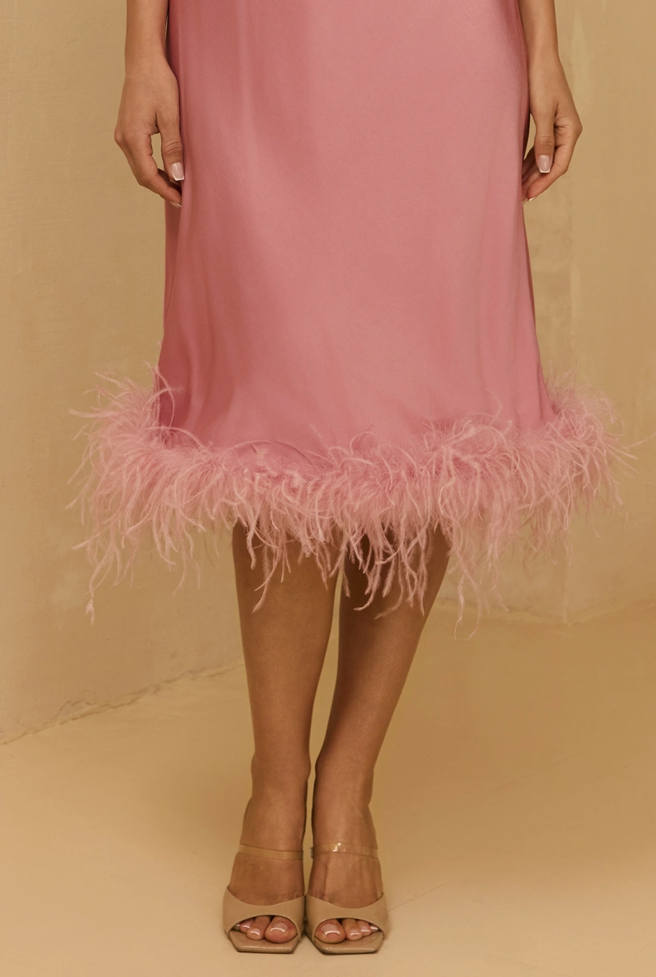 Eloven – pink midi dress with feathers