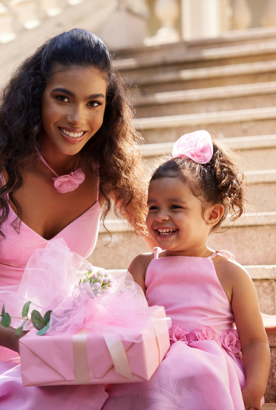 Dive - Baby dress in shades of pink with handmade flowers and adjustable straps + Hairband
