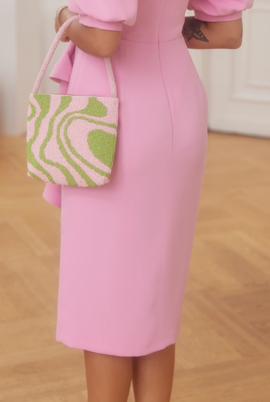 Lorena - Elegantes und romantisches Midikleid in Puderrosa