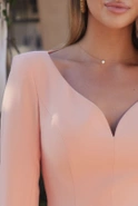 Infinity - Langärmeliges Kleid mit ausgefallenem Finish