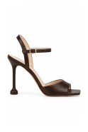 Checca – braune Sandalen mit schmalem Absatz
