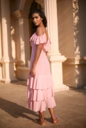 Lucette - Rosa Maxikleid mit spanischem Ausschnitt