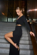 Martines – schwarzes Maxikleid mit dekorativer Brosche