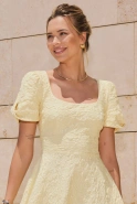 Rebeca – gelbes ausgestelltes Midikleid