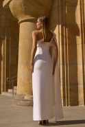 Lilianna - asymmetrisches Brautkleid mit Blumenverzierung