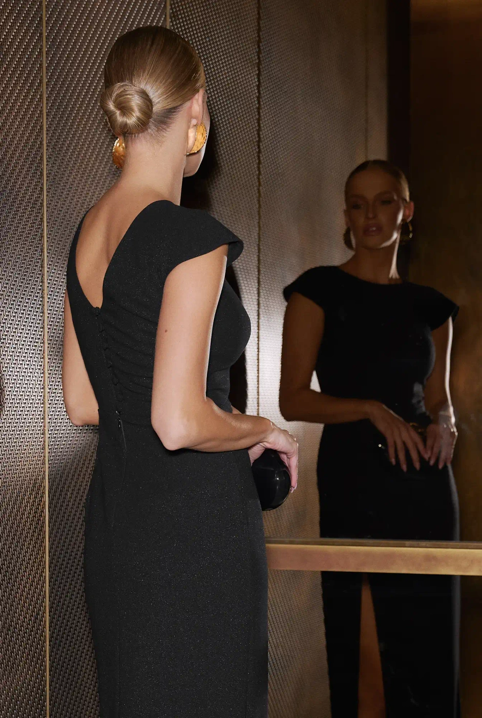 Kasjana – black maxi with delicate silver thread