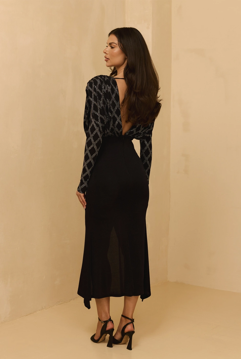 Taruna - Schwarzes Midikleid mit Brokat