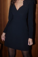 Irelia - elegantes schwarzes Minikleid mit Brosche