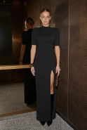 Casandra – schwarzes Maxikleid mit Beinschlitz