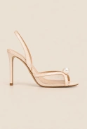 Lumiere – hellbeige Sandalen mit dekorativer Perle