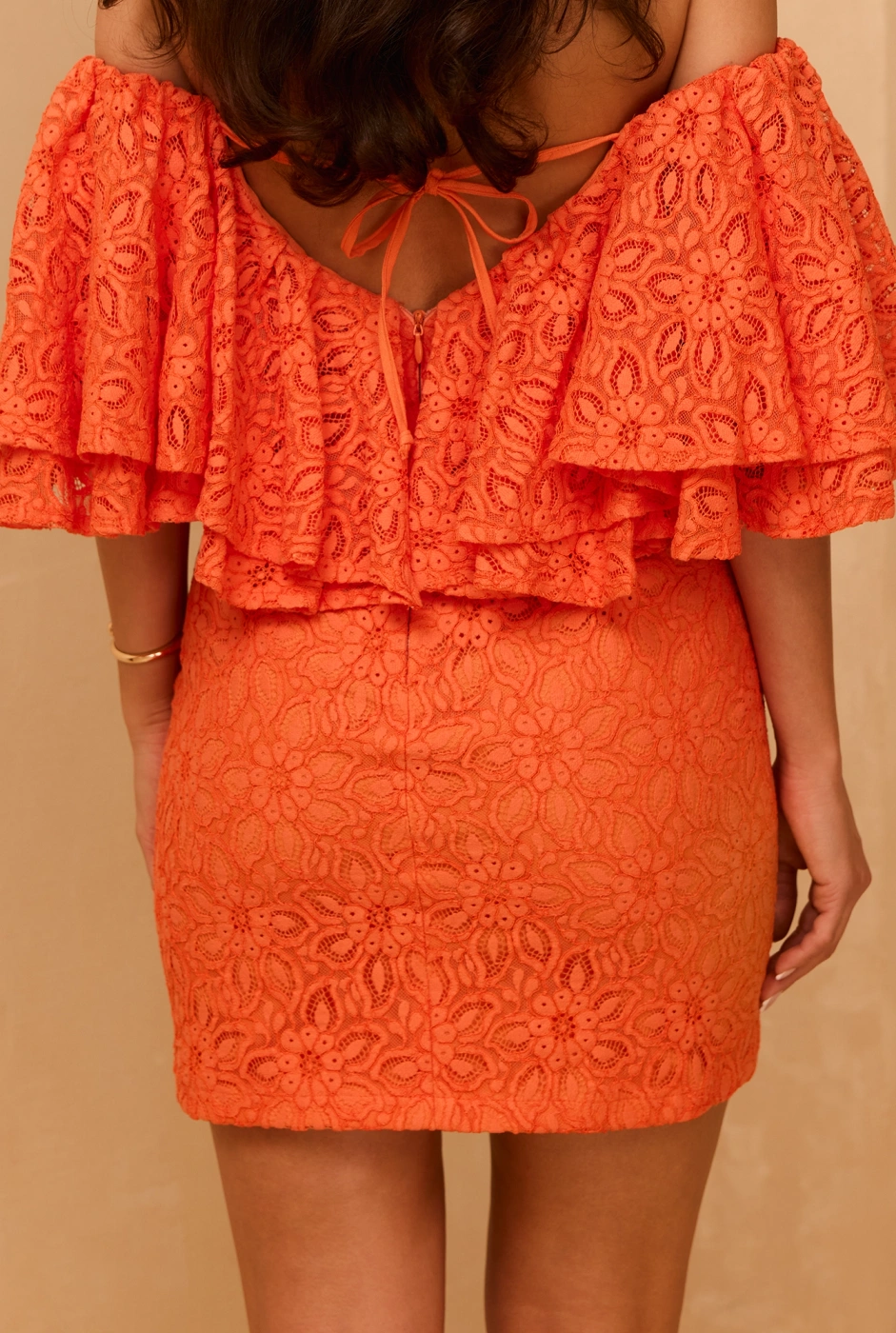 Sucre - Elegantes Minikleid aus Spitze in leuchtendem Orange