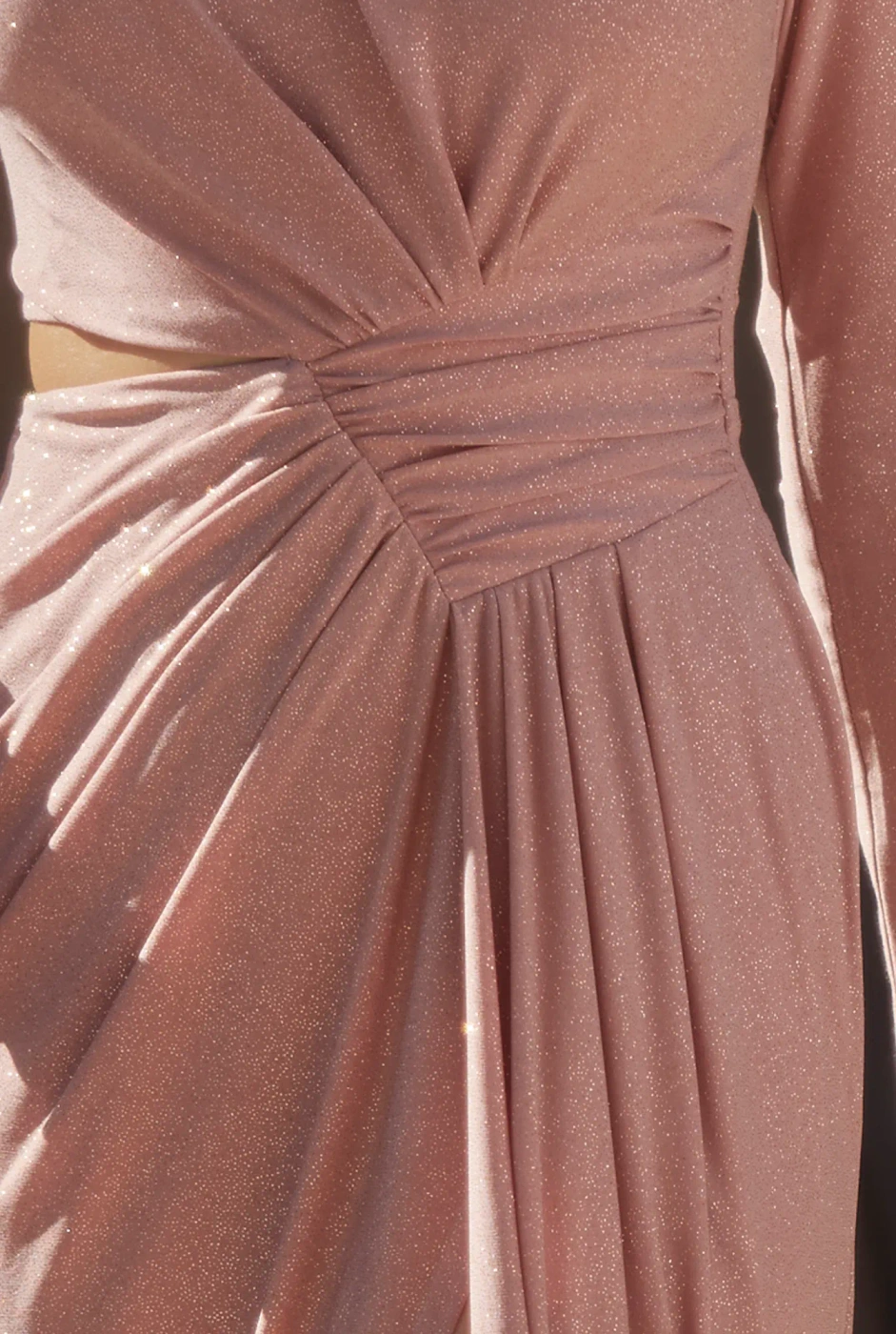 Bizim - Maxikleid mit asymmetrischem Ausschnitt, Drapierungen und eleganten Fronten