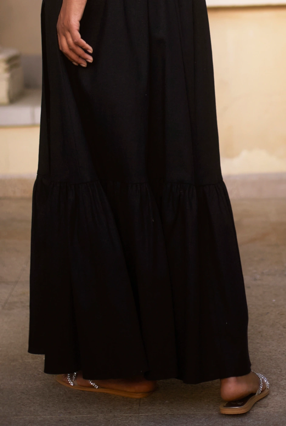 Kamalla Schwarz - die Kraft der schwarzen Farbe im Maxikleid