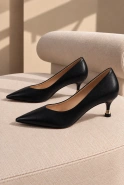 Samos – black pumps with a gold heel detail
