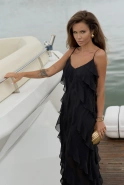 Samanta – schwarzes Maxikleid mit luftigen Volants