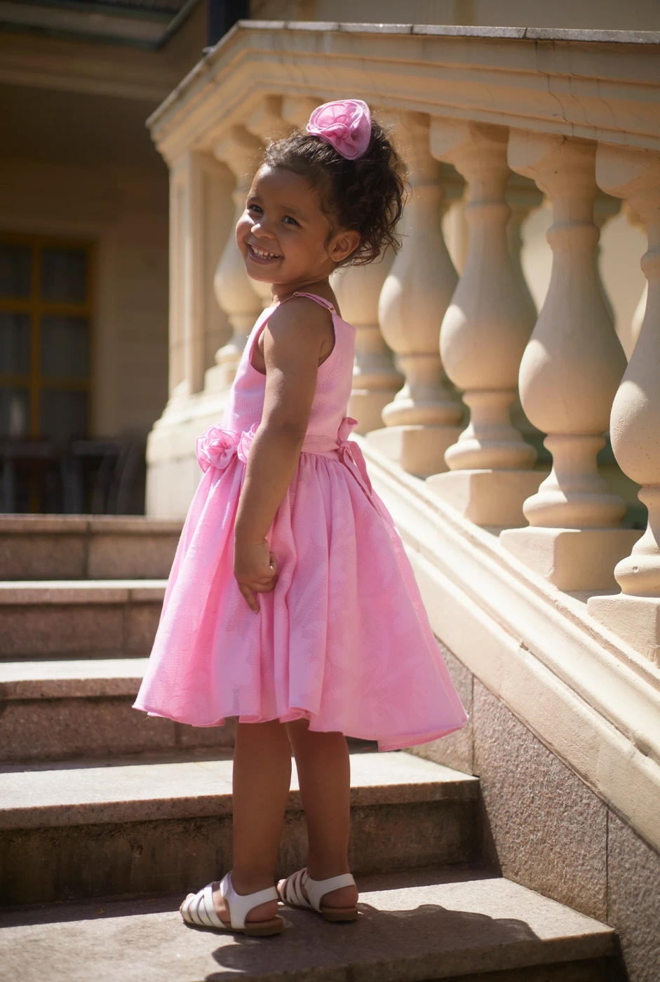 Dive - Babykleid in Rosatönen mit handgefertigten Blumen und verstellbaren Trägern + Haarband