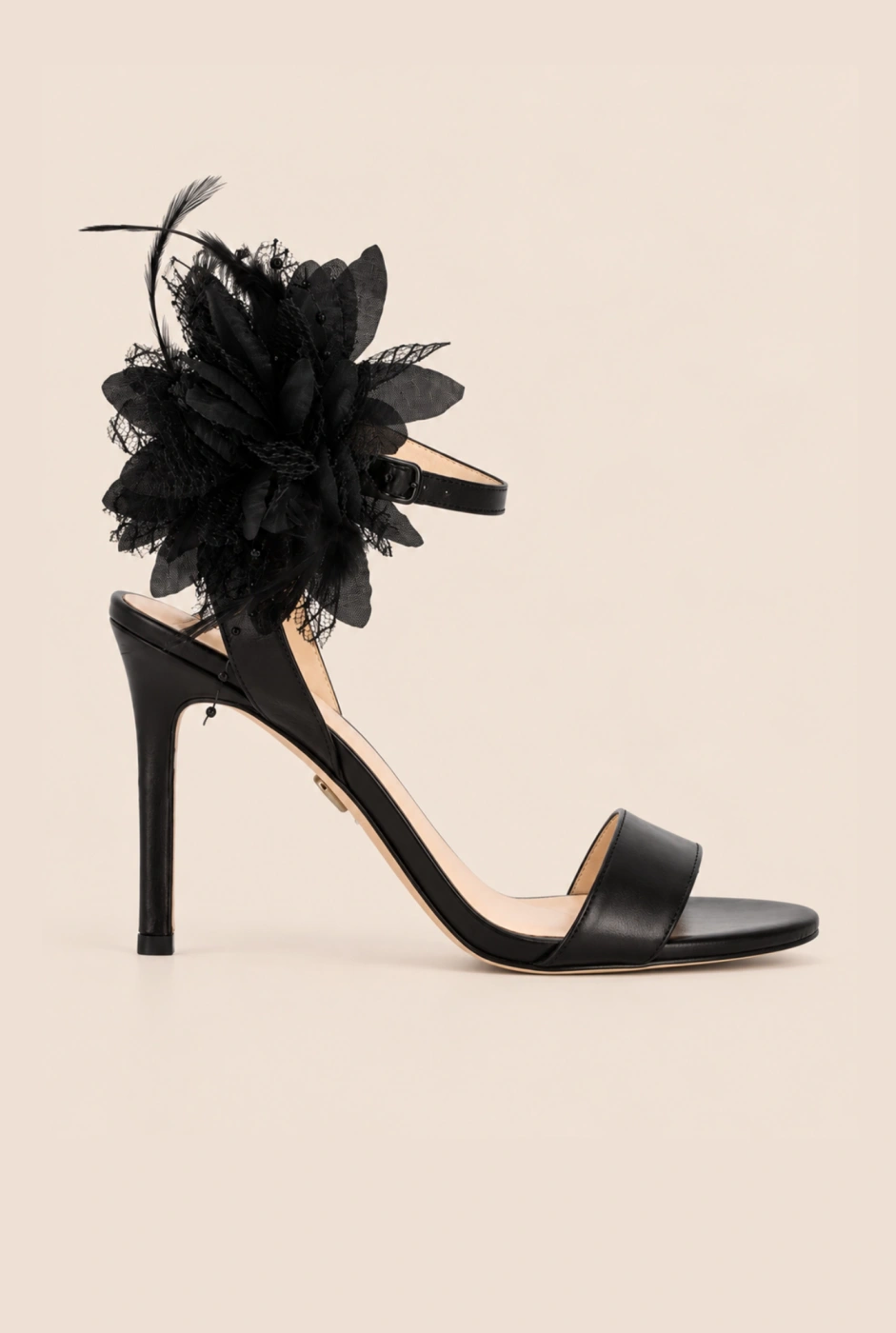 Brinley - Klassische schwarze Stilettos mit gefiederter Clip-on-Blume