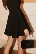 Malati - Blinkendes Minikleid mit tiefem Ausschnitt und Mesh