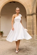 Glimer - asymmetrisches Brautkleid 