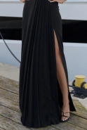 Hayami – schwarzes Maxikleid mit plissierter Vorderseite