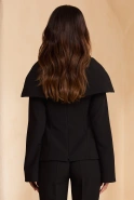 Quelo – black blouse with a large collar
