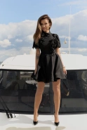 Beverly – schwarzes Minikleid mit Blumenapplikationen