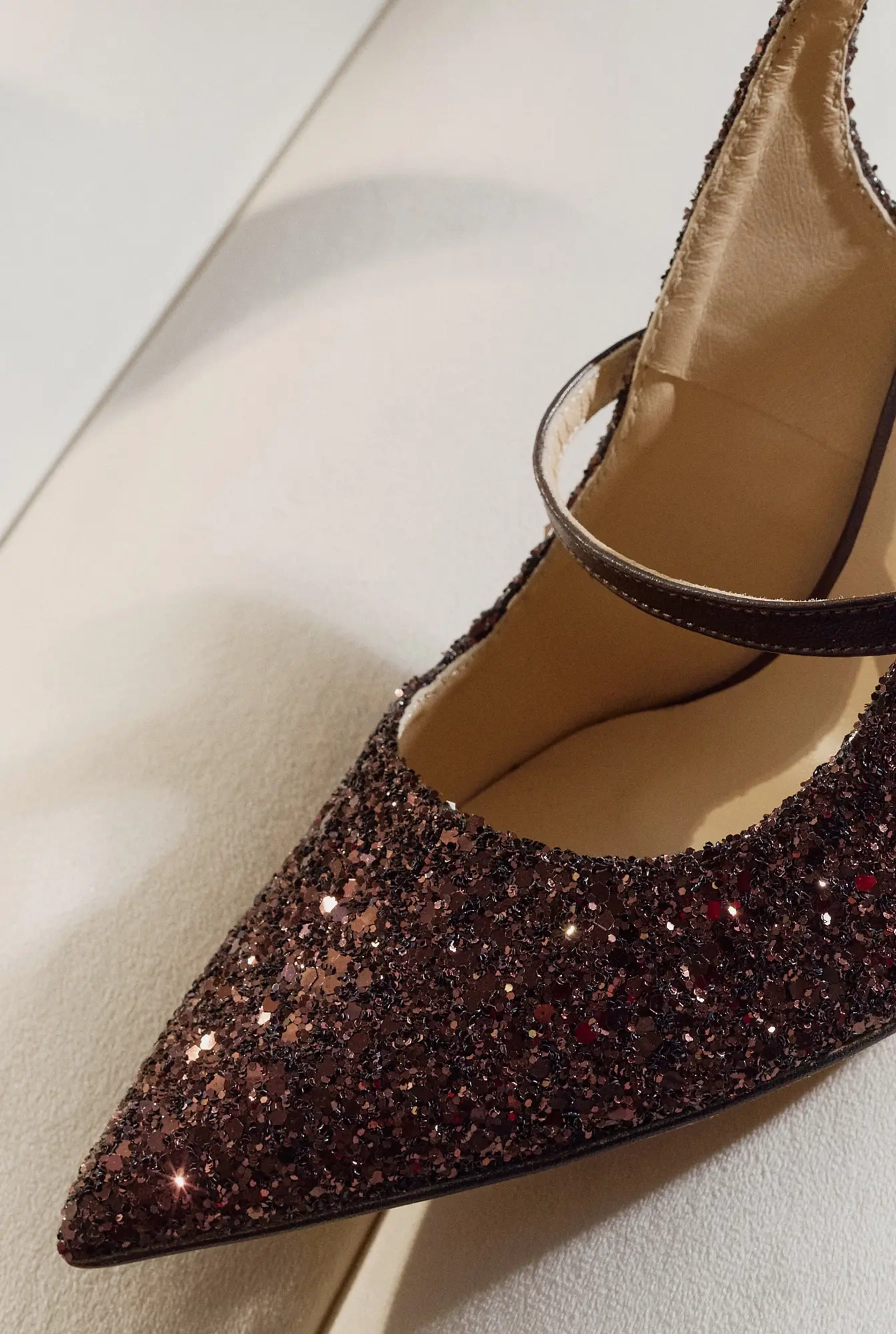Marti – brown pumps with a glitter application