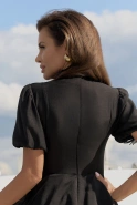 Beverly – schwarzes Minikleid mit Blumenapplikationen