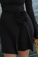 Emeline – schwarzes Minikleid mit Blumenapplikation