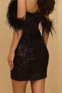 Titti - Schwarzes Pailletten-Minikleid mit Feder