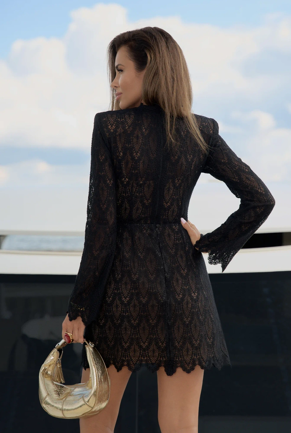 Morena – schwarzes Minikleid mit ausgestellten Ärmeln