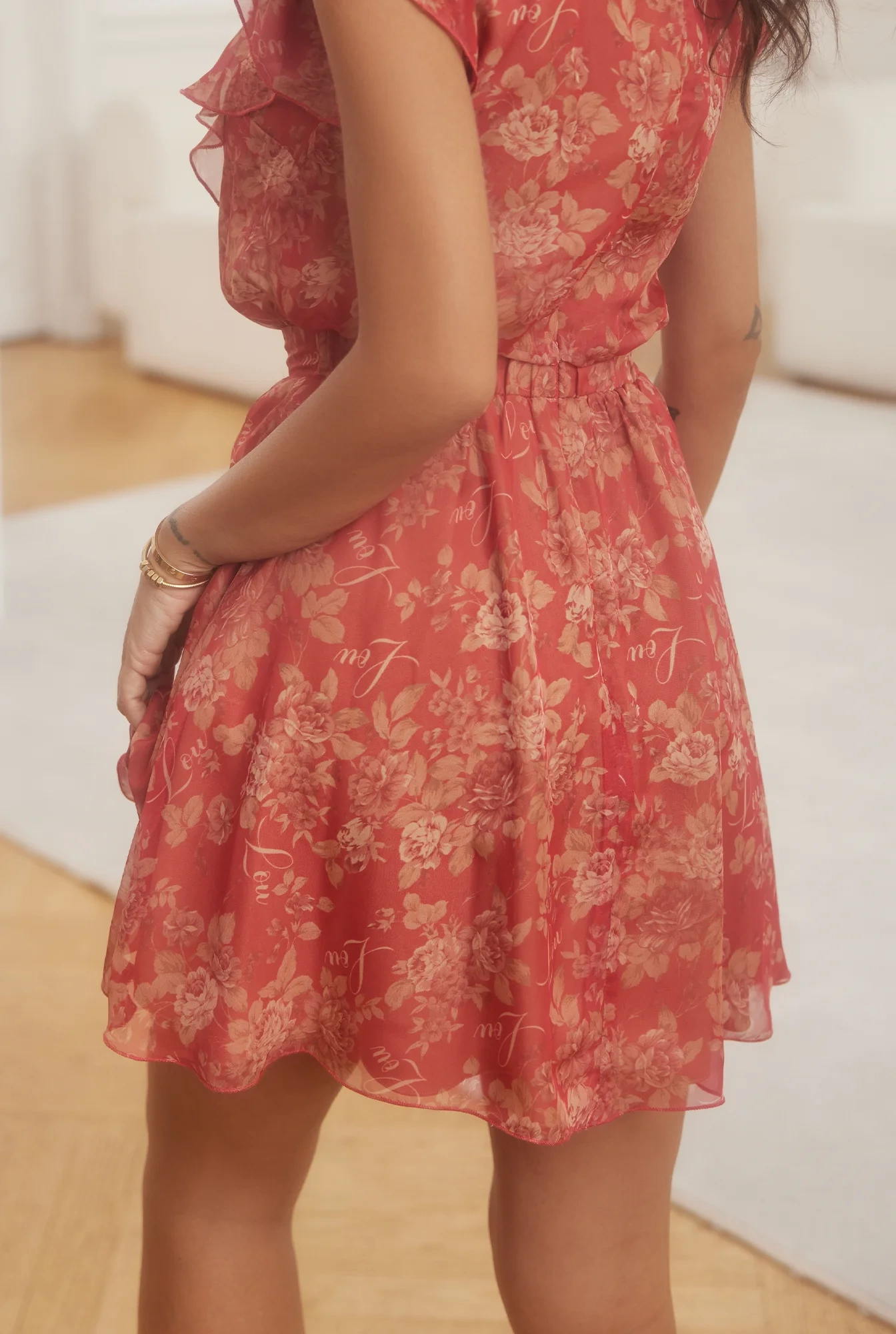 Imelda - Zartes Kleid mit Rüschenkomposition