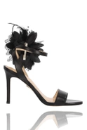 Brinley - Klassische schwarze Stilettos mit gefiederter Clip-on-Blume